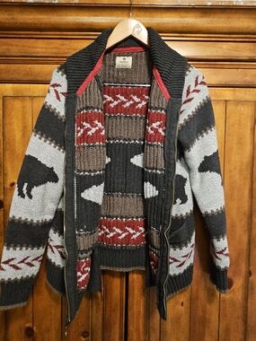 WindRiver Heritage Men’s Brown Knit Cardigan with Red Trim